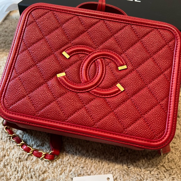 Chanel Vanity Case Bag Medium Size in rich red color - Picture 5 of 13